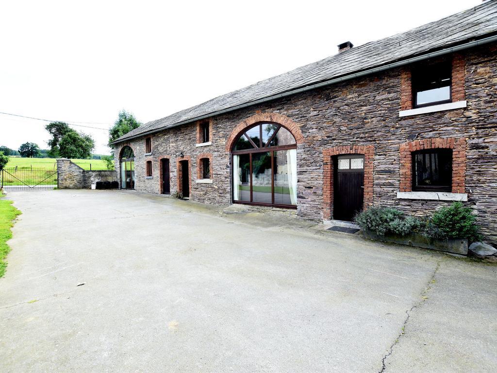 Spacious Holiday Home In Lierneux With Garden Eksteriør billede