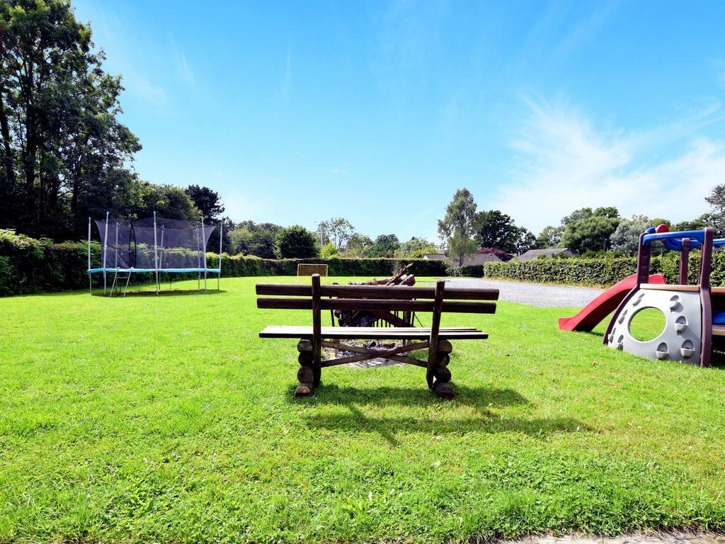 Spacious Holiday Home In Lierneux With Garden Værelse billede