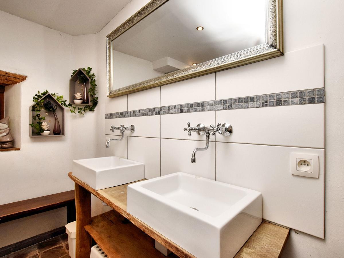 Spacious Holiday Home In Lierneux With Garden Eksteriør billede