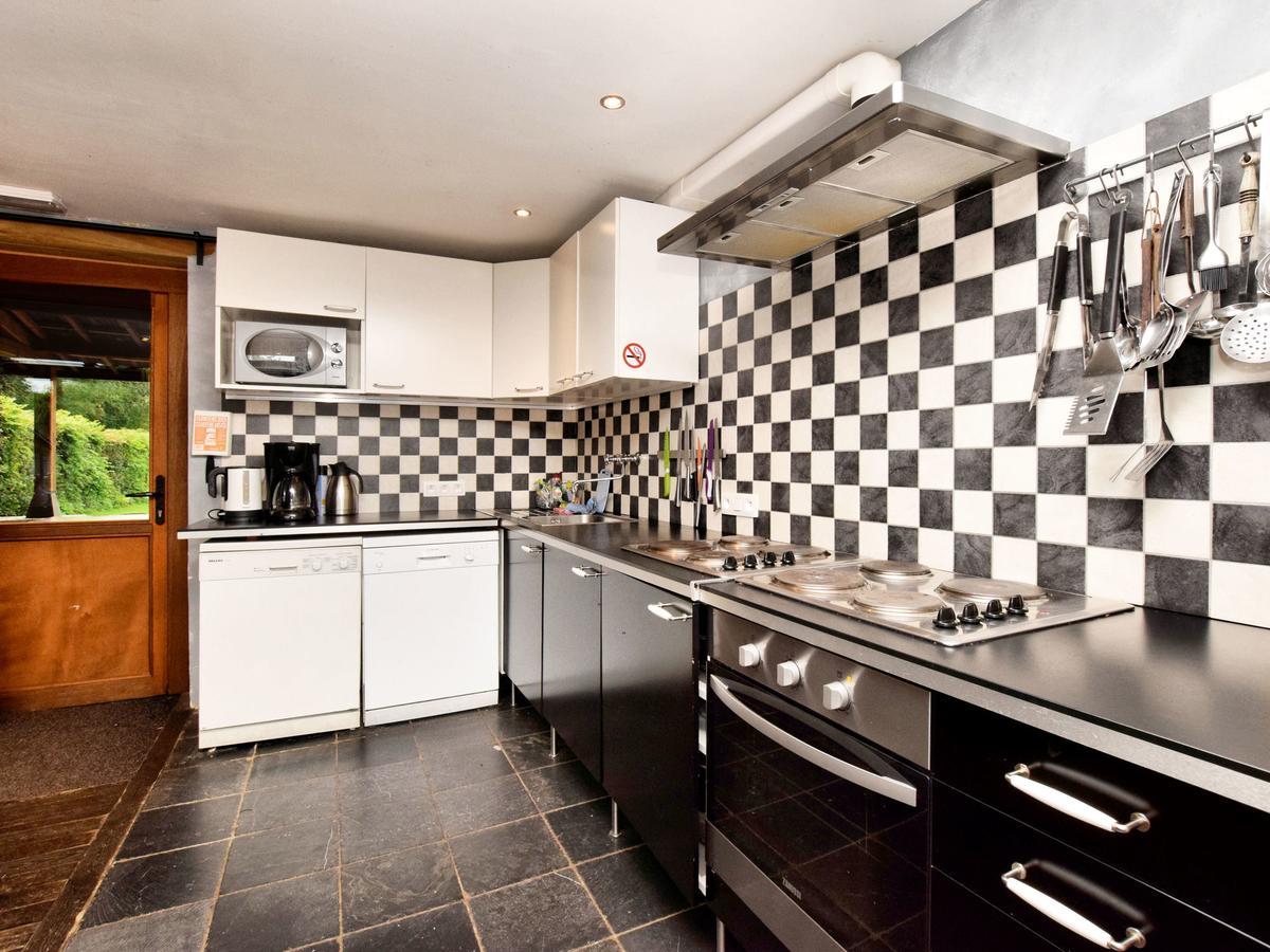 Spacious Holiday Home In Lierneux With Garden Eksteriør billede