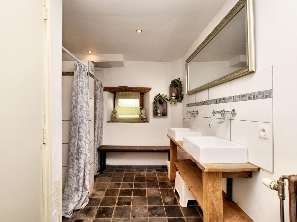Spacious Holiday Home In Lierneux With Garden Eksteriør billede